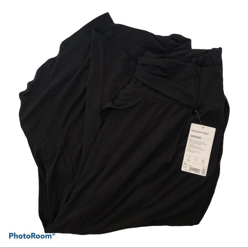 Athleta Release Pant NWT or NWOT Black Medium Wide Leg​